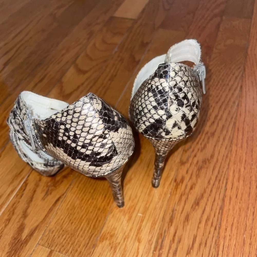 𝅺DIBA Faux Snake print Heels